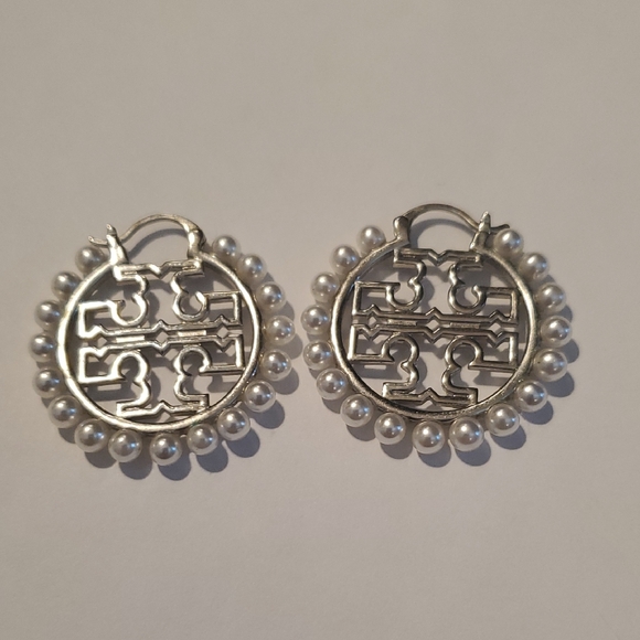 Tory Burch Silver And Faux White Pearls. - Picture 1 of 2
